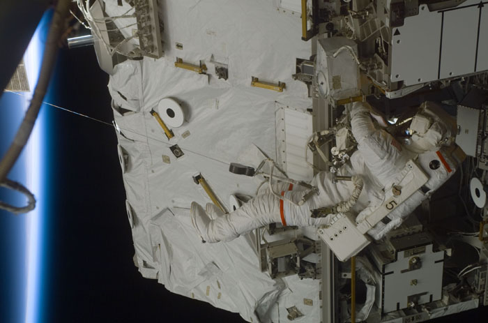 STS110-E-05636