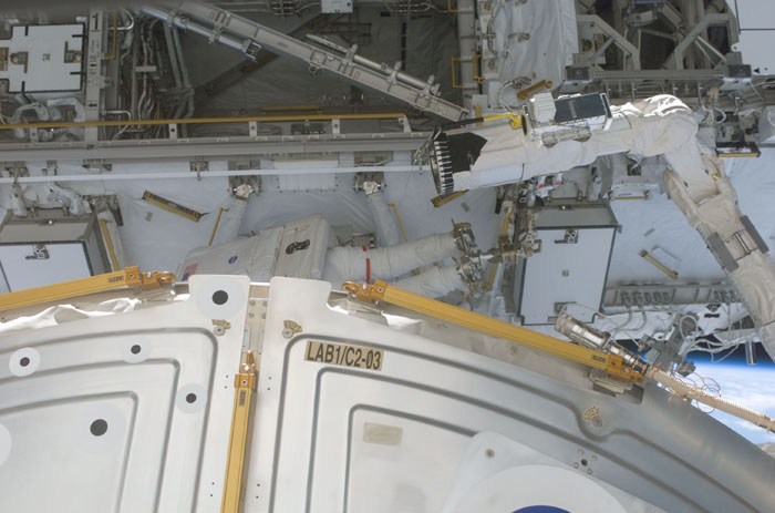 STS110-E-05610