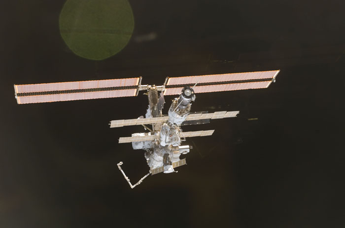 STS110-E-05896