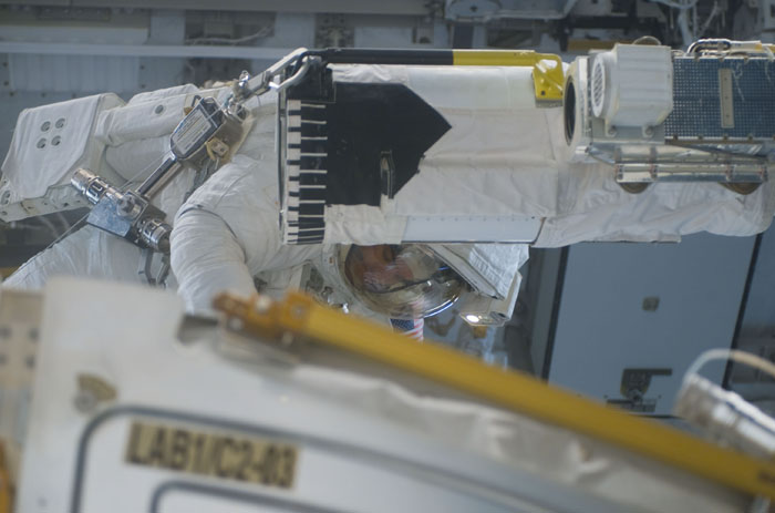 STS110-E-05585
