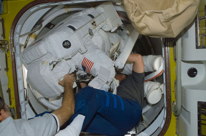 STS110-E-05354