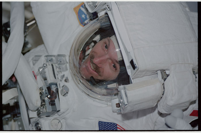 STS110-355-021.jpg