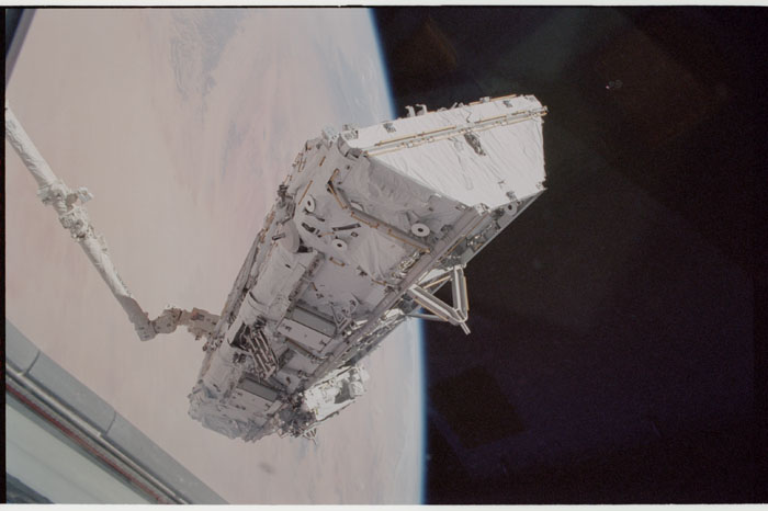 STS110-341-001