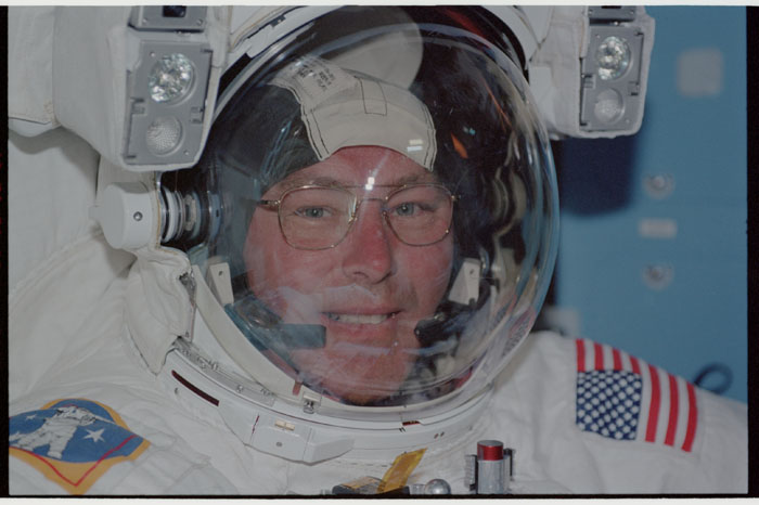 STS110-356-021.jpg