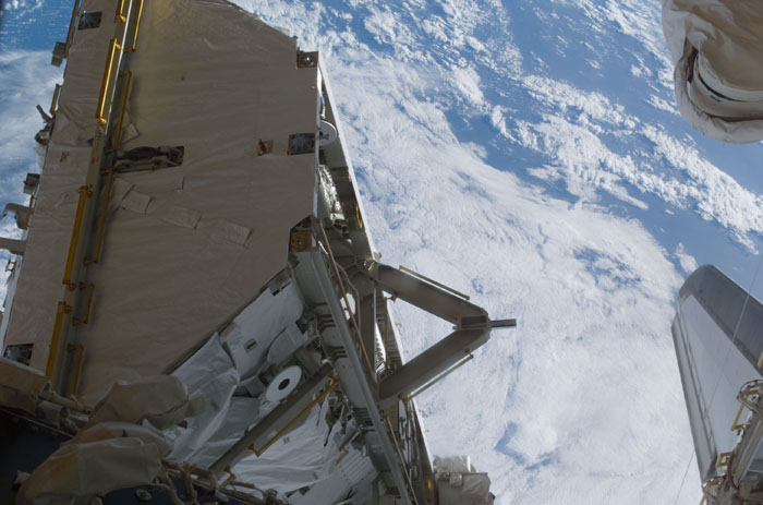 STS110-E-05161