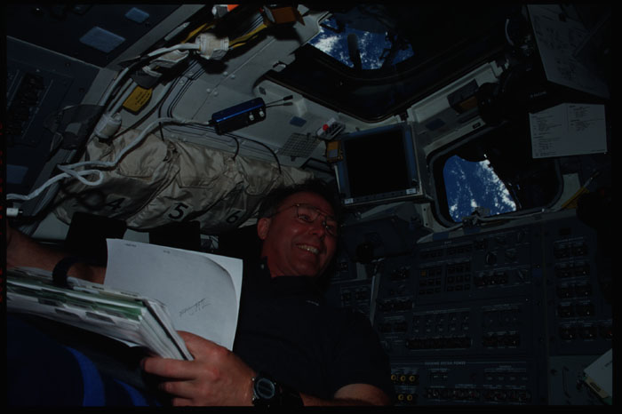 STS110-315-012.jpg