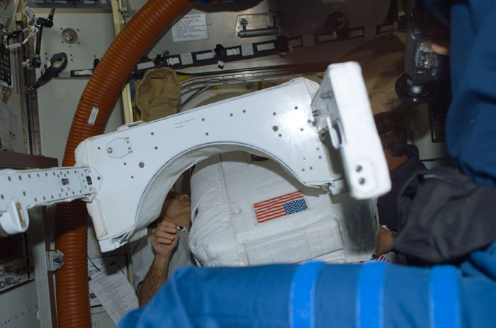 STS110-E-05358