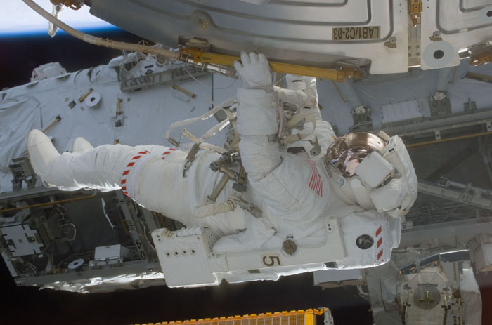 STS110-E-05834
