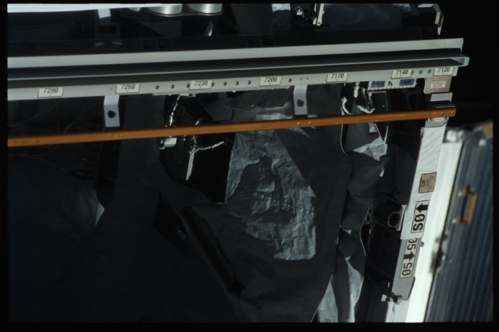STS110-324-003.jpg