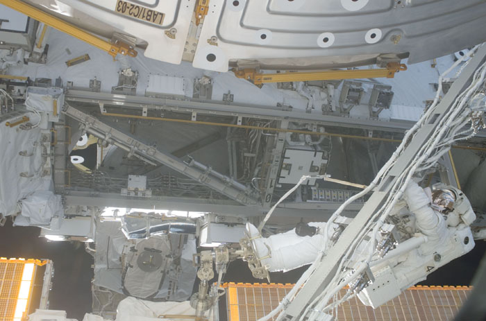 STS110-E-05283