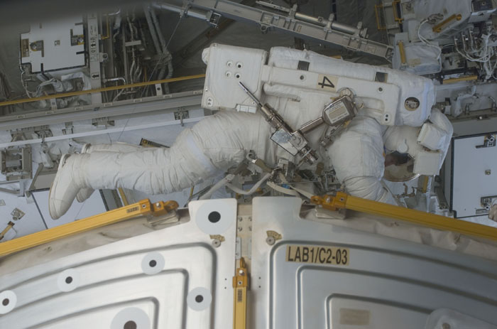 STS110-E-05642