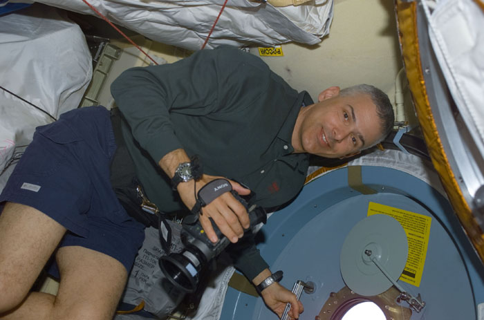 STS110-E-05246
