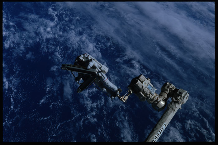 STS110-304-003.jpg