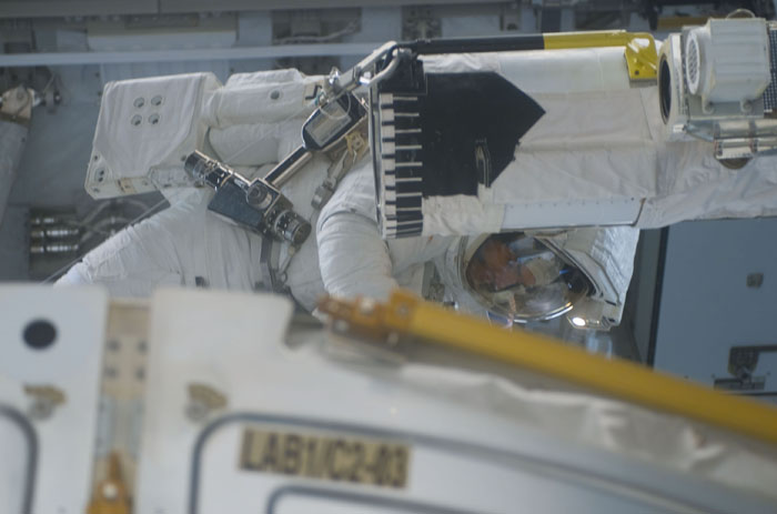 STS110-E-05586