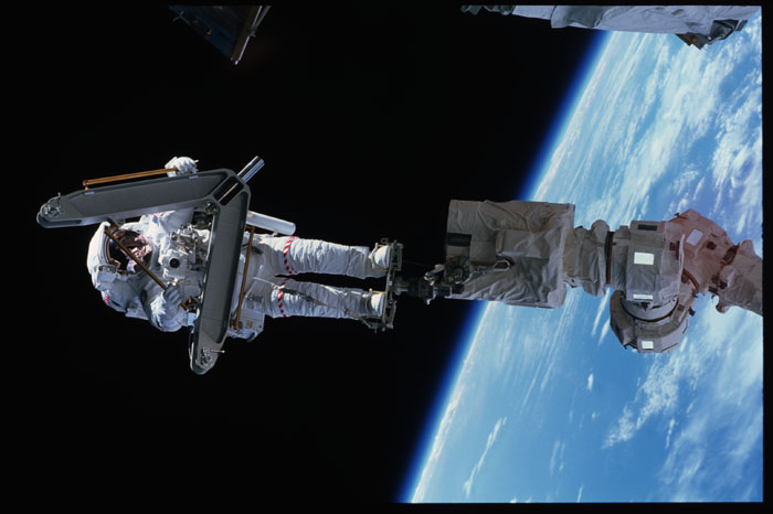 STS110-304-015.jpg