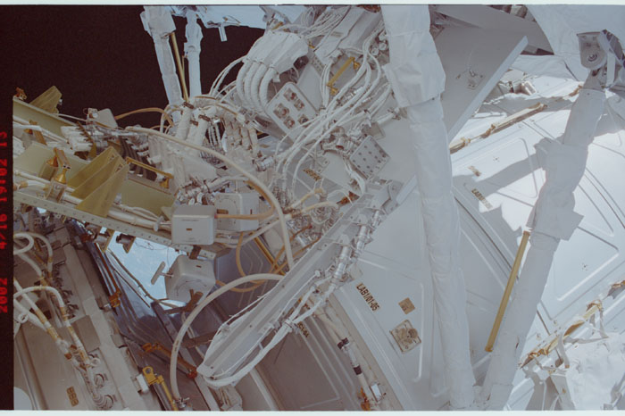 STS110-334-017.jpg
