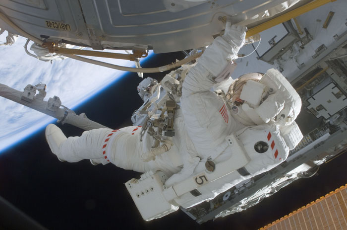 STS110-E-05832