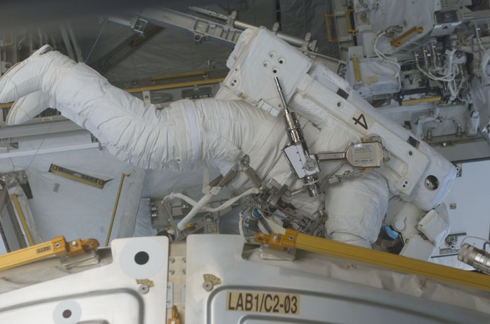 STS110-E-05641