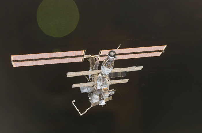 STS110-E-05898
