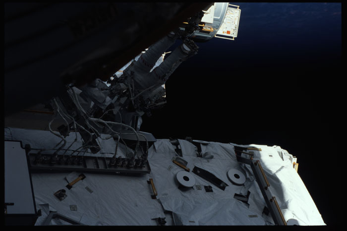 STS110-318-011.jpg