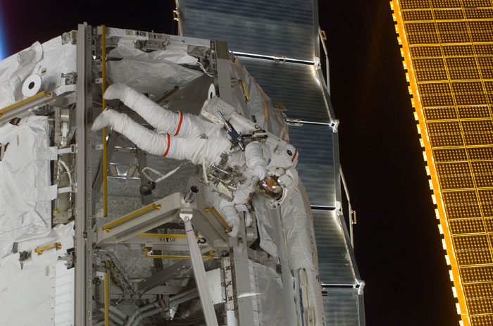 STS110-E-05318