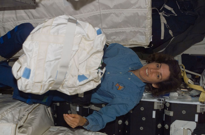 STS110-E-05378
