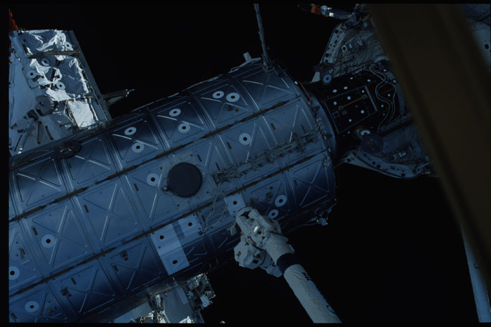 STS110-307-019.jpg