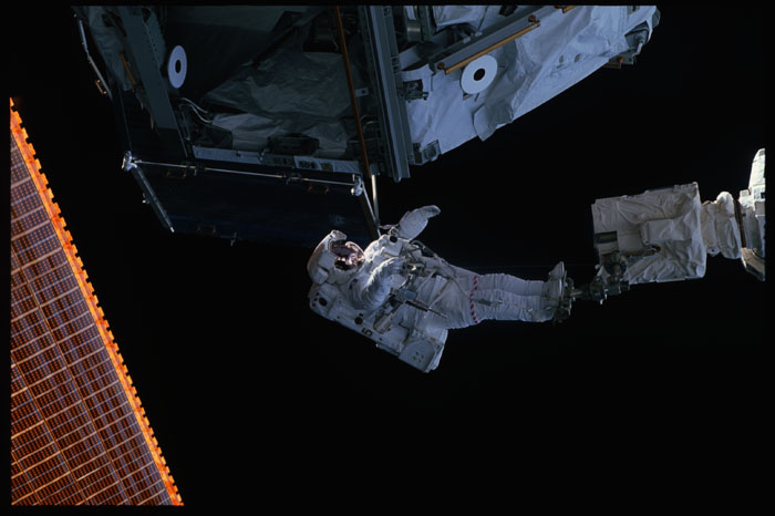 STS110-304-019.jpg