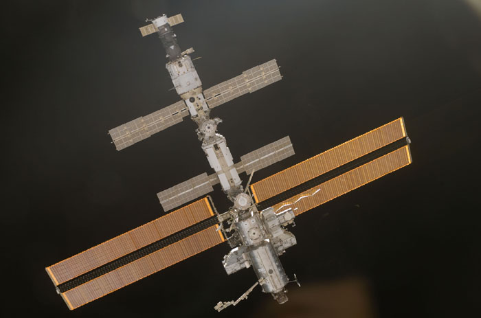STS110-E-05928