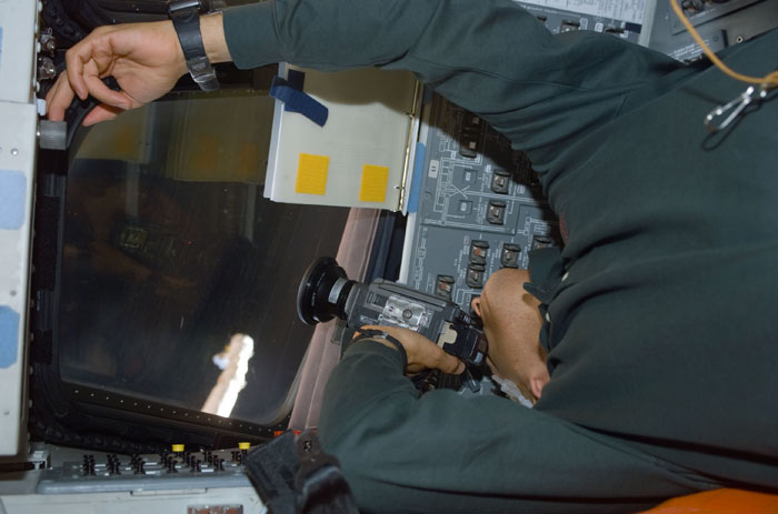 STS110-E-05268