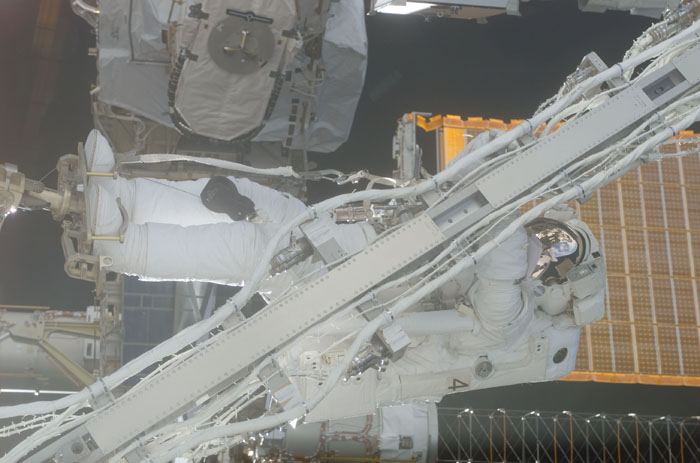 STS110-E-05282