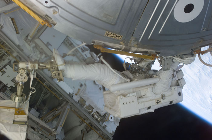 STS110-E-05287