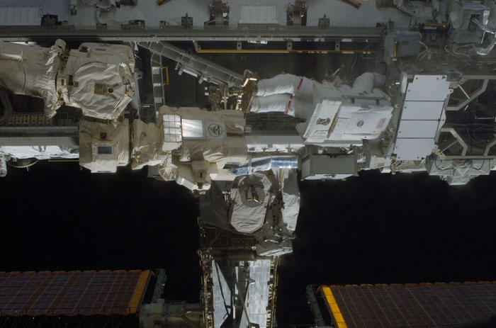 STS110-E-05844