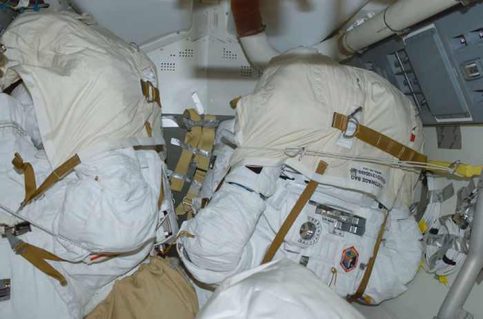 STS110-E-05147