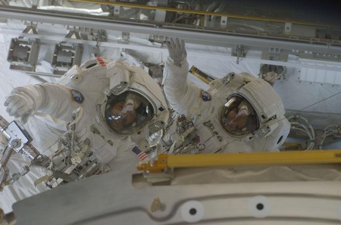 STS110-E-05602
