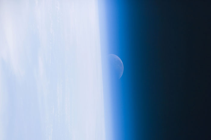 STS107-E-05704