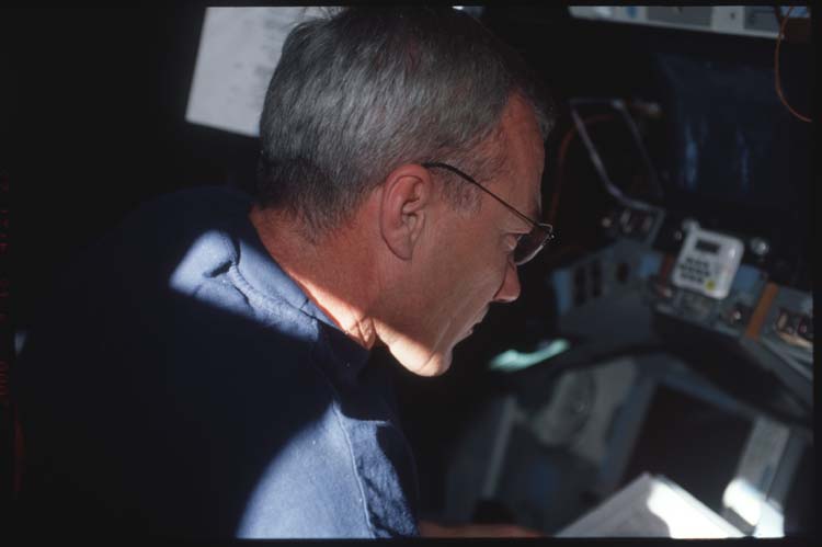 STS106-331-019.jpg